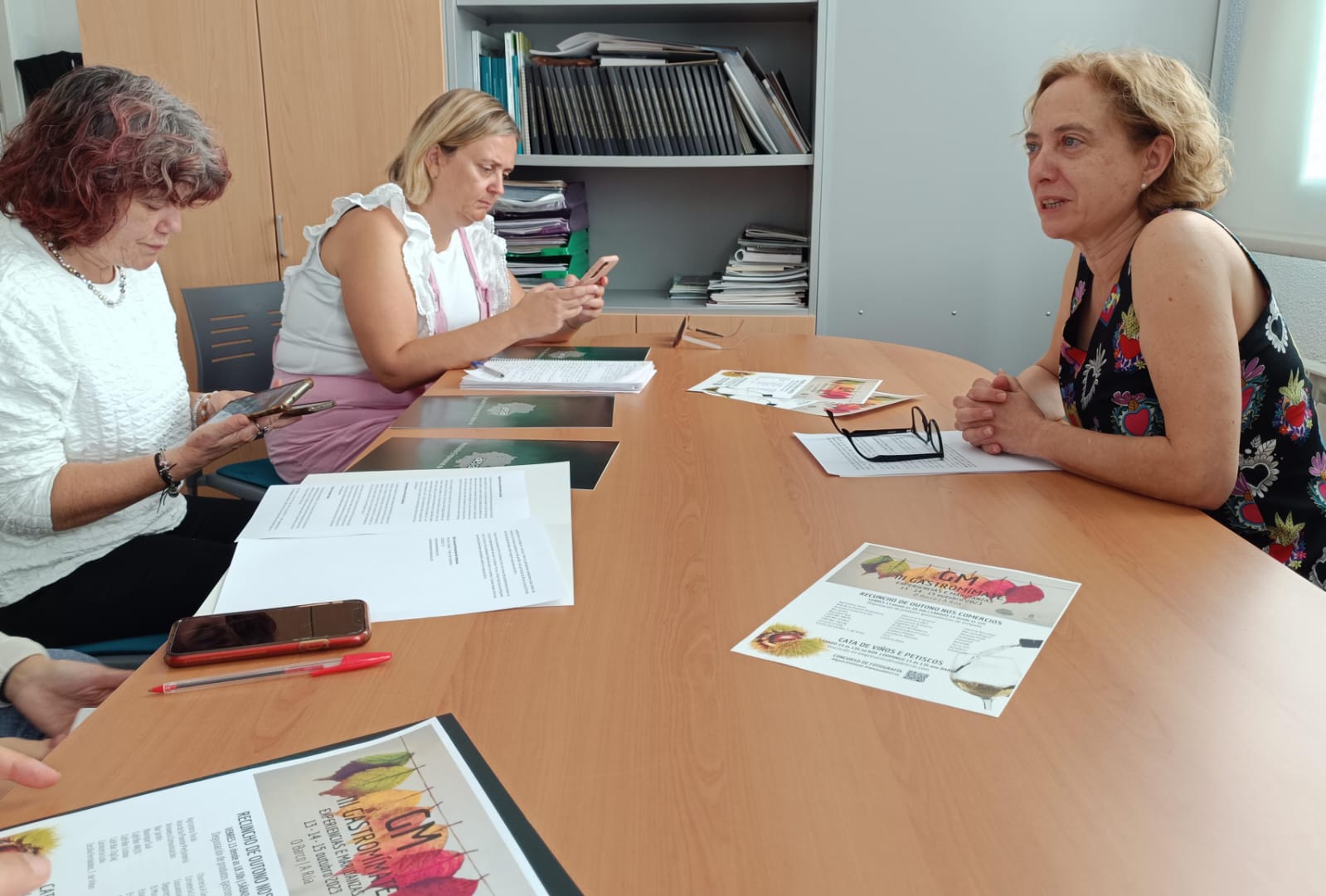 A presidenta de AEVA, Araceli Fernández, presentou o programa de Gastromímate á prensa